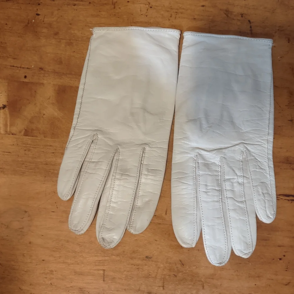 Vintage Ivory Leather Gloves Wrist Length Small